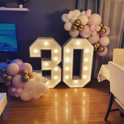 장식 라이트 업 마케이 글자 파티 생일을 위해 사용자 정의 색상 사랑 서드