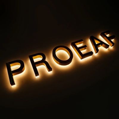 회사용 맞춤형 비즈니스 상점 외관 벽에 매달린 아크릴 로고 사이니지 보드
