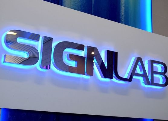 DC 12V 입력 전압으로 사용자 정의 조명 된 실내 라이트 LED 문자 벽 표시